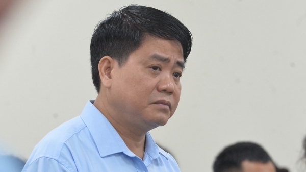 Ông Nguyễn Đức Chung lĩnh 18 tháng tù trong vụ án nâng khống giá cây xanh