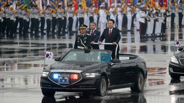 Hàn Quốc diễu hành quân sự quy mô lớn, cảnh báo Triều Tiên