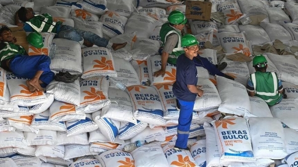 Indonesia: Giảm phần cơm suất ăn vì không thể nâng giá khi giá gạo tăng