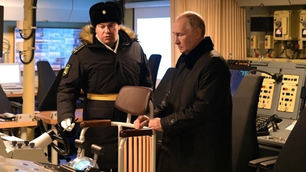 Tổng thống Putin dự lễ thượng cờ 3 chiến hạm tối tân