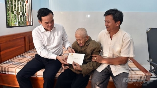 Phó Thủ tướng Trần Lưu Quang thăm, tặng quà Tết tại Trà Vinh
