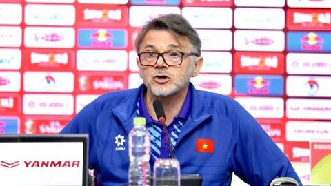 HLV Philippe Troussier rời đội tuyển Việt Nam