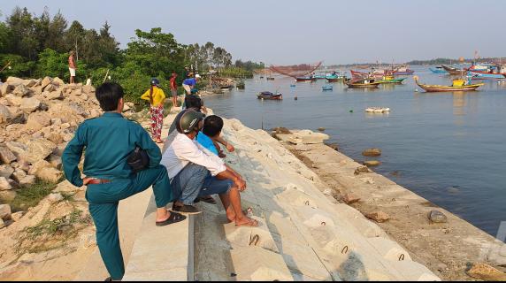 Chưa tìm được 3 nạn nhân còn lại trong vụ lật thuyền ở Quảng Nam