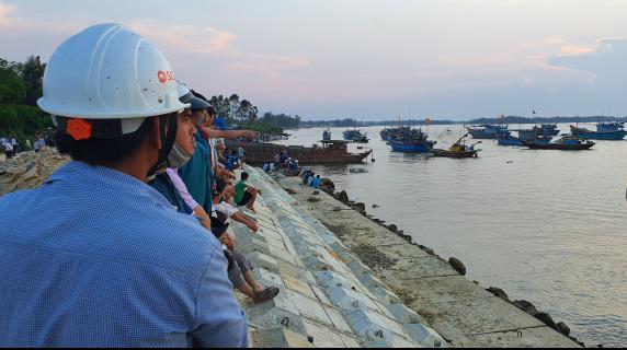 Tìm thấy 2 thi thể cuối cùng trong vụ lật thuyền trên sông Thu Bồn