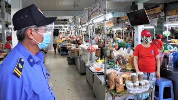 Đà Nẵng: Phát 'thẻ đi chợ' cho các hộ gia đình