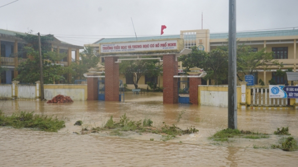Mưa lớn, nhiều địa phương ở Quảng Ngãi ngập sâu