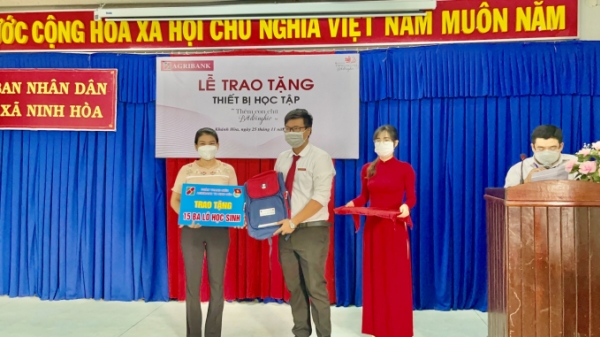 Agribank Chi nhánh TX Ninh Hòa tổ chức chương trình ‘Thêm con chữ, bớt đói nghèo’