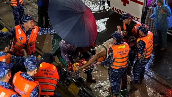 4 bệnh nhân ở đảo Lý Sơn được đưa vào bờ cấp cứu kịp thời