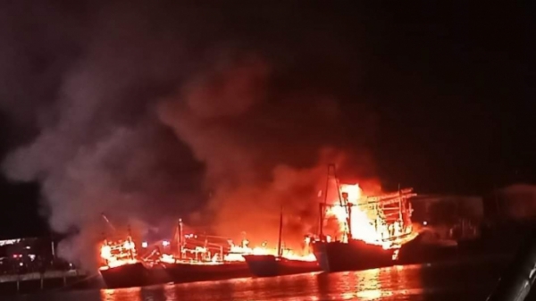 Cháy liên hoàn nhiều tàu cá, ngư dân mất hàng chục tỷ đồng