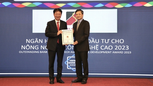 Agribank được vinh danh 3 giải thưởng Ngân hàng Việt Nam tiêu biểu