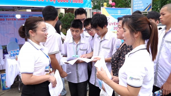 Phú Lương lần đầu tổ chức Ngày hội hướng nghiệp, phân luồng học sinh sau THCS