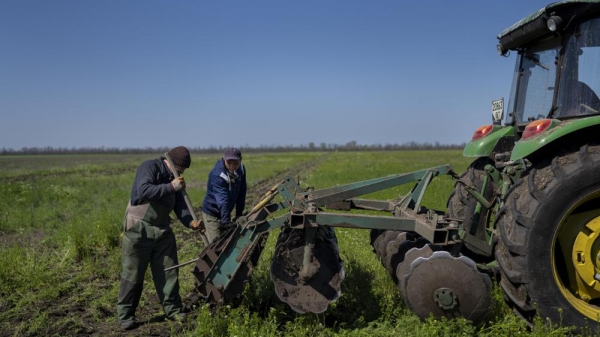 Nông dân Ukraine khó khăn trăm bề