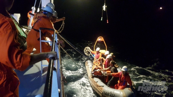Thời tiết xấu gây khó cho tìm kiếm 4 ngư dân mất tích ở Hải Phòng