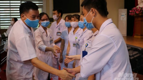 20 nhân viên y tế Bệnh viện Việt Tiệp tình nguyện vào Đà Nẵng
