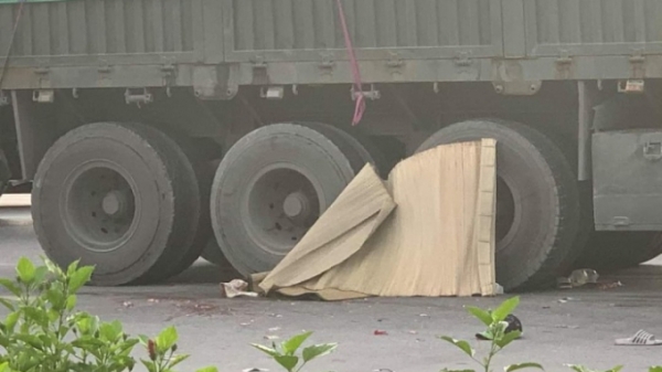 Hải Phòng: Hai cháu nhỏ chết thảm dưới gầm xe container