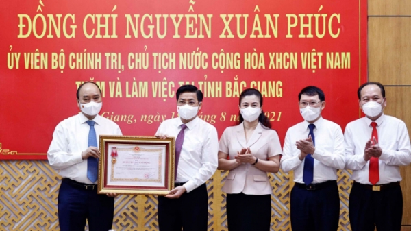 Chủ tịch nước tặng Huân chương cho Bắc Giang về thành tích chống dịch Covid-19
