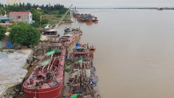 Bộ Công an bắt giữ hàng loạt tàu khai thác cát lậu