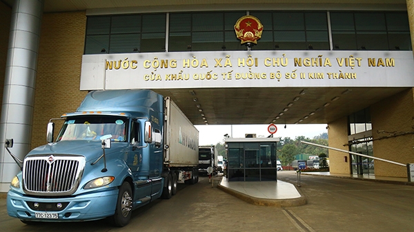 Phó Thủ tướng biểu dương sáng kiến lái xe trung chuyển hàng hoá tại cửa khẩu