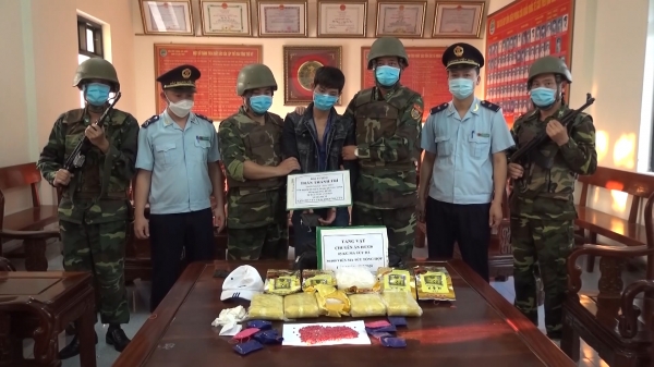 Hà Tĩnh bắt nghi phạm vận chuyển 5kg ma túy đá và 30.000 viên thuốc lắc