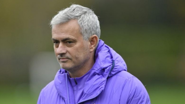 Tụ tập ngoài trời giữa mùa dịch, Jose Mourinho có thể bị phạt?