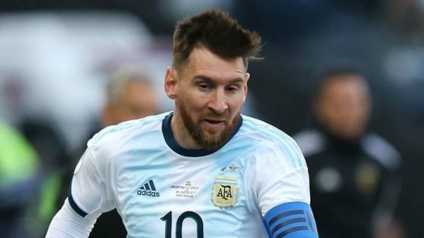 Lionel Messi buồn bực vì không thể đá Copa America