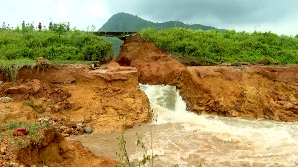 Vỡ đập thủy lợi chứa 600.000 mét khối nước ở Phú Thọ