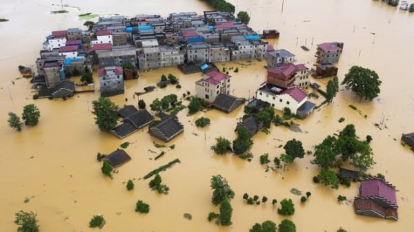 Hồ nước ngọt lớn nhất Trung Quốc sắp tràn bờ, cảnh báo ngập lụt nghiêm trọng
