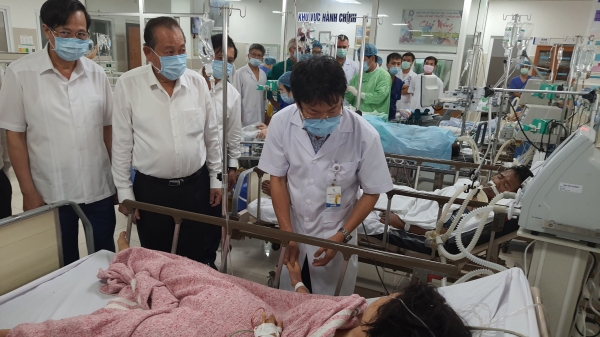 Vụ tai nạn tại Quảng Bình: Phó Thủ tướng thăm các nạn nhân tại bệnh viện
