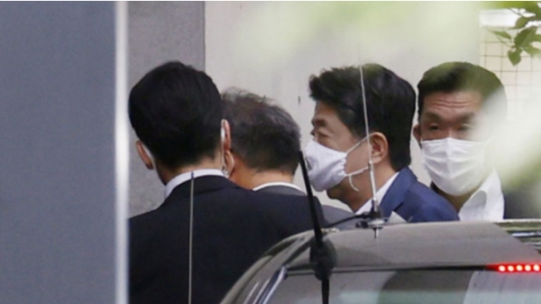 Ông Shinzo Abe lại nhập viện