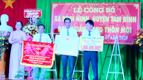 Vĩnh Long: Xã Bình Ninh đón bằng công nhận xã đạt chuẩn nông thôn mới