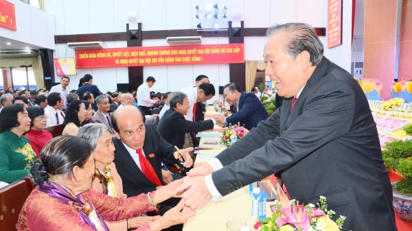 Phó Thủ tướng Trương Hoà Bình đến dự Đại hội Đảng bộ tỉnh Bến Tre