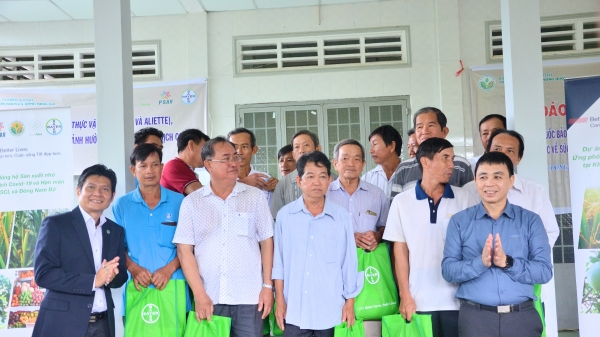 Bayer Việt Nam trao gói hỗ trợ cho 12.000 nông hộ Bến Tre