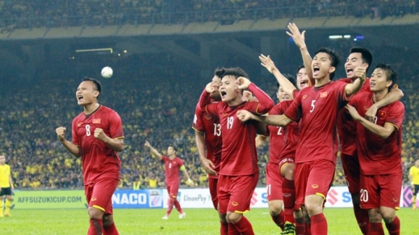 Tuyển Việt Nam xếp hạng FIFA cao nhất trong 20 năm