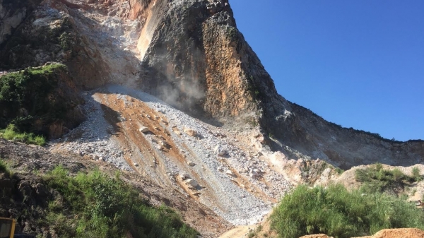 Mỏ đá phá vỡ cảnh quan công viên địa chất