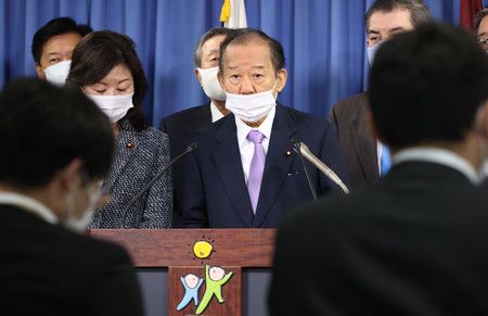 Hai cựu Bộ trưởng Nhật Bản mất việc vì nhận hối lộ của công ty trứng