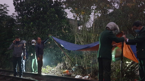 Quảng Ninh: Phát hiện trẻ sơ sinh bị bỏ rơi cạnh đường tàu