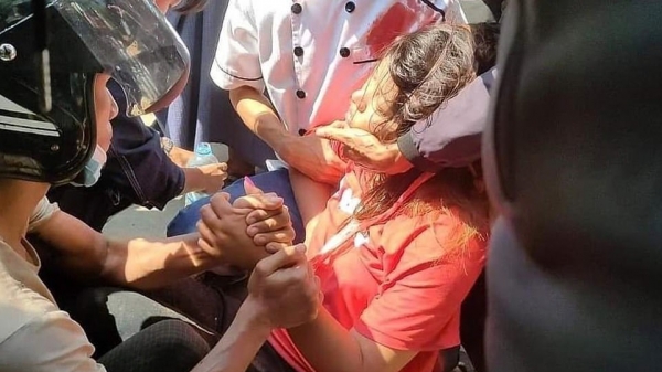 Thiếu nữ Myanmar bị bắn vào đầu trong cuộc biểu tình