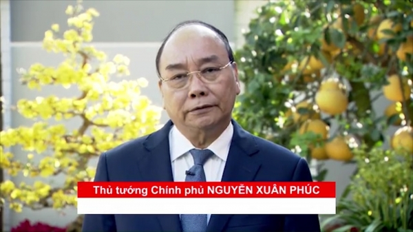 Thủ tướng Nguyễn Xuân Phúc chúc tết công nhân đón 'Tết xa nhà'