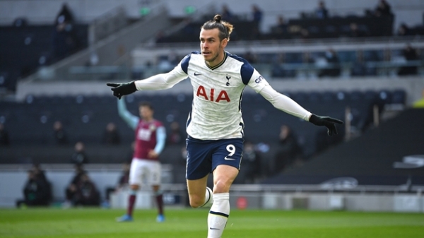 Gareth Bale lập cú đúp đầu tiên cho Tottenham