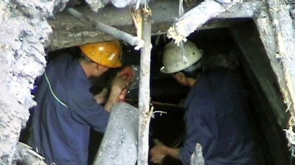 Đang sửa máy cào, một công nhân cơ điện mỏ gặp nạn