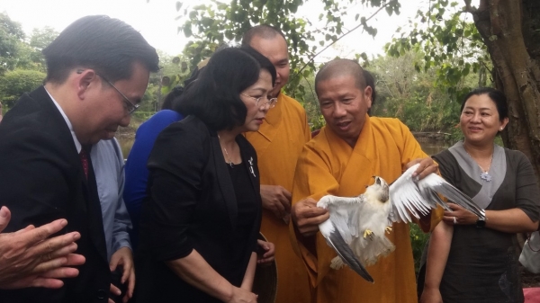 Phó Chủ tịch nước thăm Thiền viện Trúc Lâm Chánh Giác