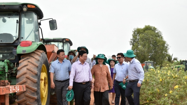 Bộ trưởng Bộ NN-PTNT Lê Minh Hoan thăm Nông trường Thành Long
