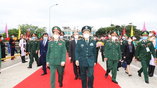 Giao lưu hữu nghị quốc phòng biên giới Việt - Trung