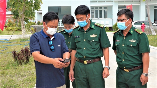 Tặng 50 bộ đèn bắt côn trùng cho tuyến đầu chống dịch tỉnh Tây Ninh