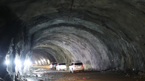 Thông hầm xuyên núi nối Hạ Long - Cẩm Phả
