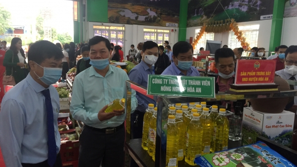 Khai trương Trung tâm phân phối sản phẩm nông nghiệp Cao Bằng
