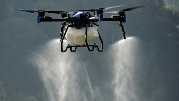 Ứng dụng Drone đa chức năng vào sản xuất lúa tại ĐBSCL