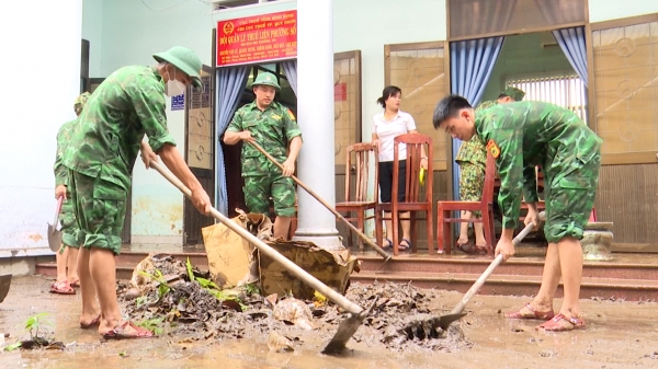 Biên phòng, Công an giúp người dân khắc phục hậu quả mưa lũ
