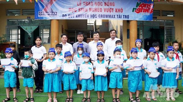 50 trẻ em nghèo hiếu học Đồng Nai nhận học bổng GrowMax