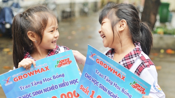 Quỹ khuyến học GrowMax tiếp bước học sinh nghèo Bình Thuận đến trường